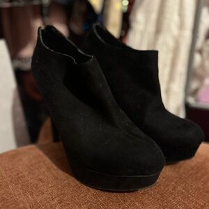 GLO Jeans Black Heeled Boots with Platform Sole